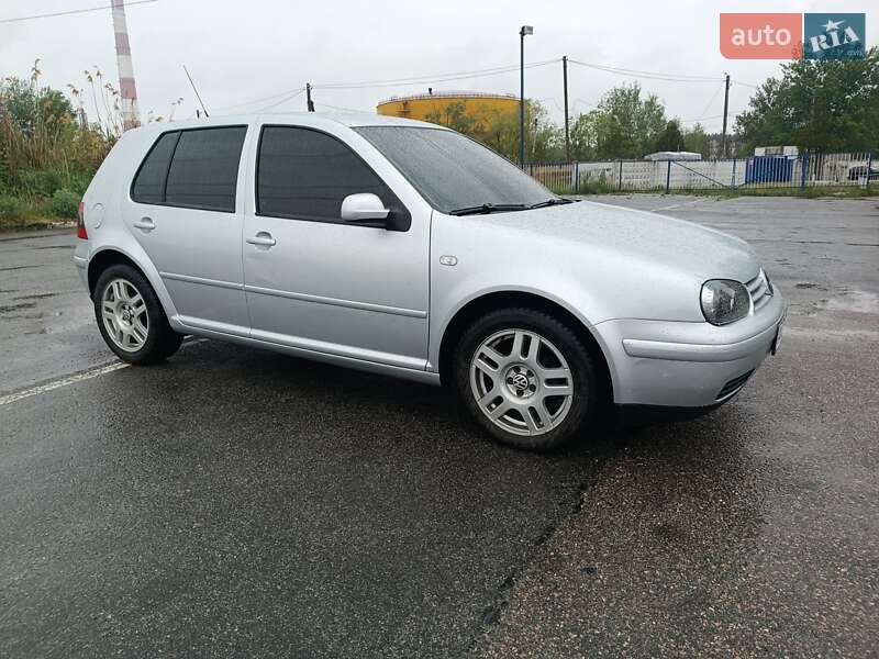 Хетчбек Volkswagen Golf 2003 в Харкові