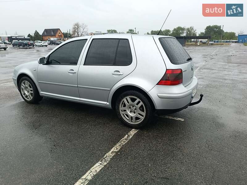 Хетчбек Volkswagen Golf 2003 в Харкові