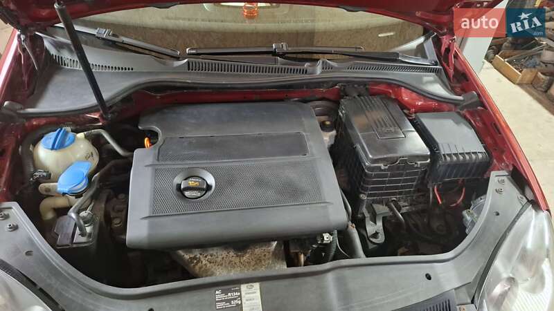 Хэтчбек Volkswagen Golf 2003 в Могилев-Подольске фото 8 Хэтчбек Volkswagen Golf 2003 в Могилев-Подольске