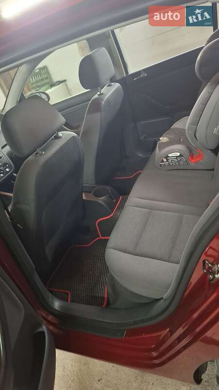 Хэтчбек Volkswagen Golf 2003 в Могилев-Подольске фото 11 Хэтчбек Volkswagen Golf 2003 в Могилев-Подольске