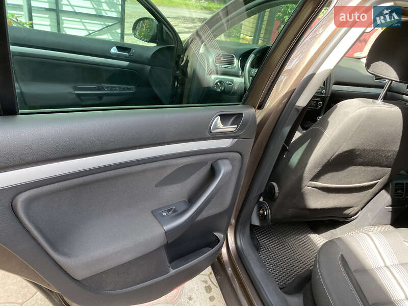 Универсал Volkswagen Golf 2013 в Немирове