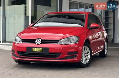 Хэтчбек Volkswagen Golf 2016 в Киеве