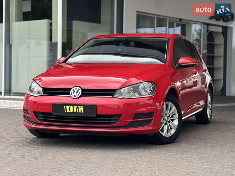 Хетчбек Volkswagen Golf 2016 в 