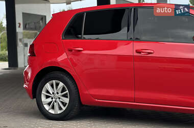 Хетчбек Volkswagen Golf 2016 в 
