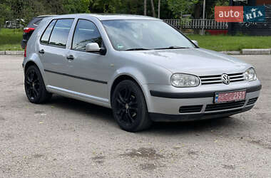 Хэтчбек Volkswagen Golf 2000 в 