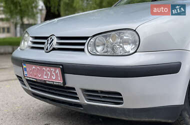 Хэтчбек Volkswagen Golf 2000 в 