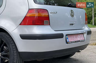 Хэтчбек Volkswagen Golf 2000 в 