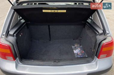 Хэтчбек Volkswagen Golf 2000 в 