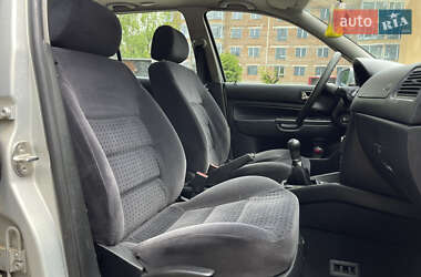 Хэтчбек Volkswagen Golf 2000 в 