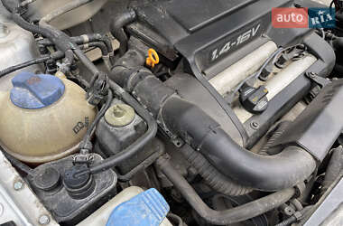 Хэтчбек Volkswagen Golf 2000 в 