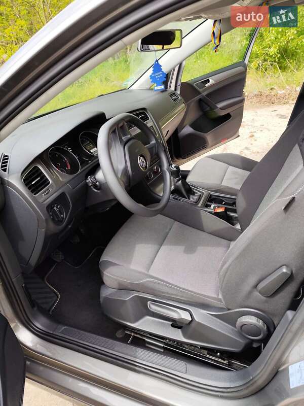 Универсал Volkswagen Golf 2016 в Чернигове