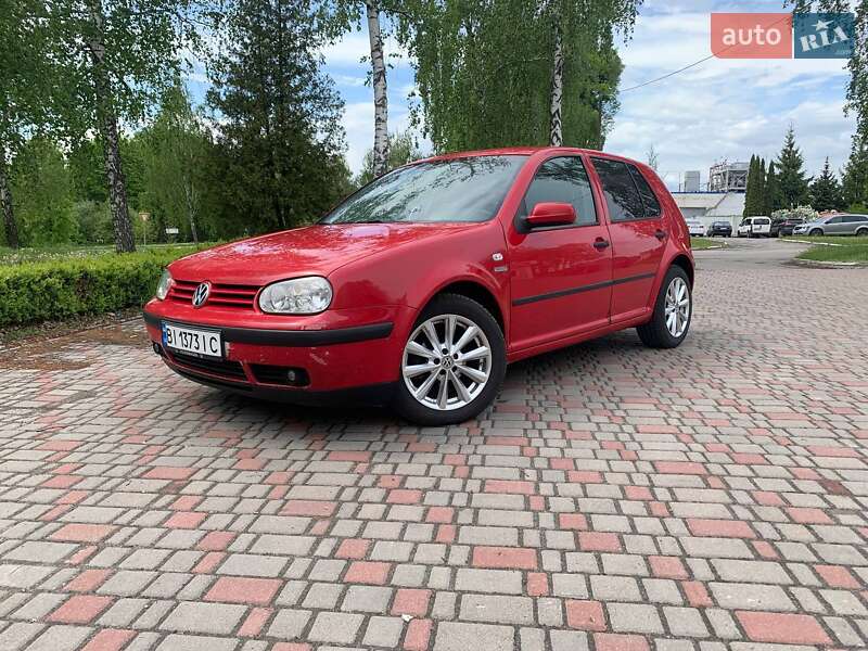 Хетчбек Volkswagen Golf 2001 в 