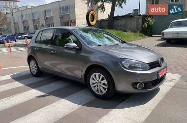 Хетчбек Volkswagen Golf 2009 в 