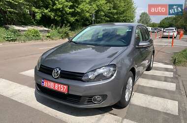 Хэтчбек Volkswagen Golf 2009 в Киеве