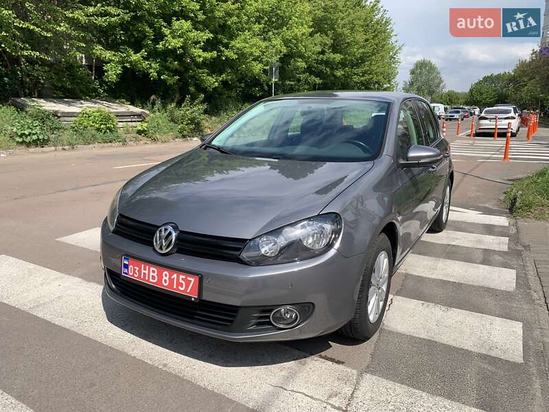 Хетчбек Volkswagen Golf 2009 в 