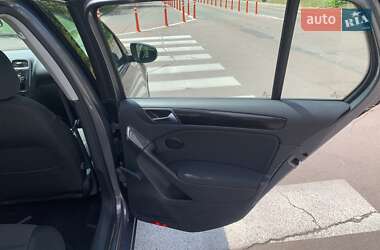 Хетчбек Volkswagen Golf 2009 в 