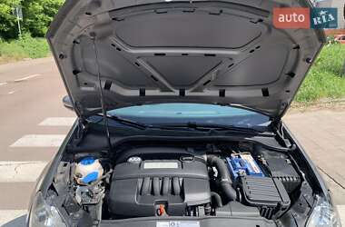 Хетчбек Volkswagen Golf 2009 в 