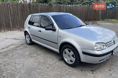 Хэтчбек Volkswagen Golf 1999 в 