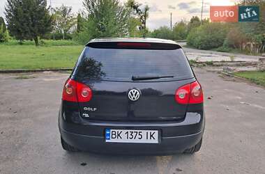 Хетчбек Volkswagen Golf 2004 в 