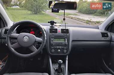 Хетчбек Volkswagen Golf 2004 в 