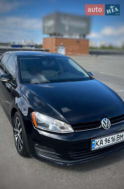 Хэтчбек Volkswagen Golf 2015 в Киеве