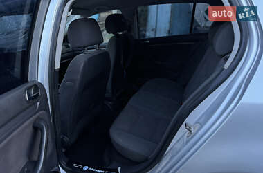 Хэтчбек Volkswagen Golf 2003 в 