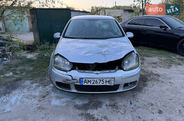 Хэтчбек Volkswagen Golf 2003 в 