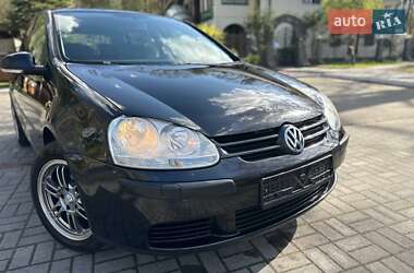 Хетчбек Volkswagen Golf 2004 в 