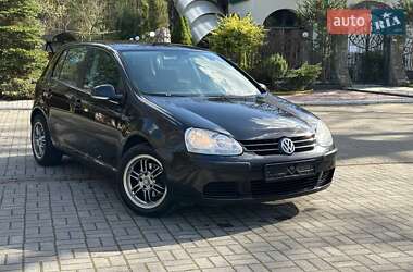 Хетчбек Volkswagen Golf 2004 в 