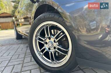 Хетчбек Volkswagen Golf 2004 в 