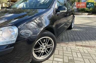 Хетчбек Volkswagen Golf 2004 в 