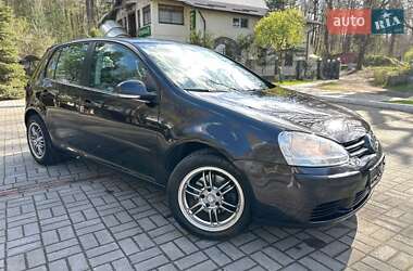 Хетчбек Volkswagen Golf 2004 в 