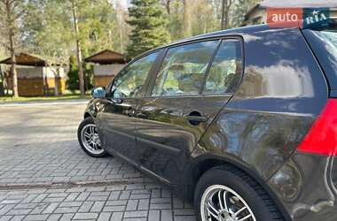 Хетчбек Volkswagen Golf 2004 в 