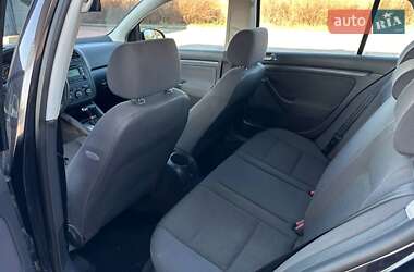 Хетчбек Volkswagen Golf 2004 в 