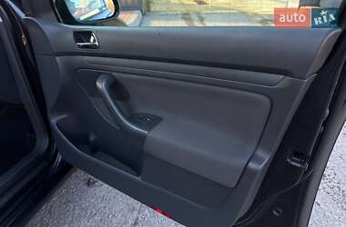 Хетчбек Volkswagen Golf 2004 в 