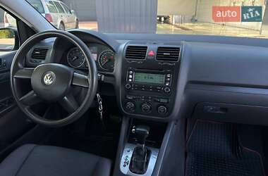 Хетчбек Volkswagen Golf 2004 в 