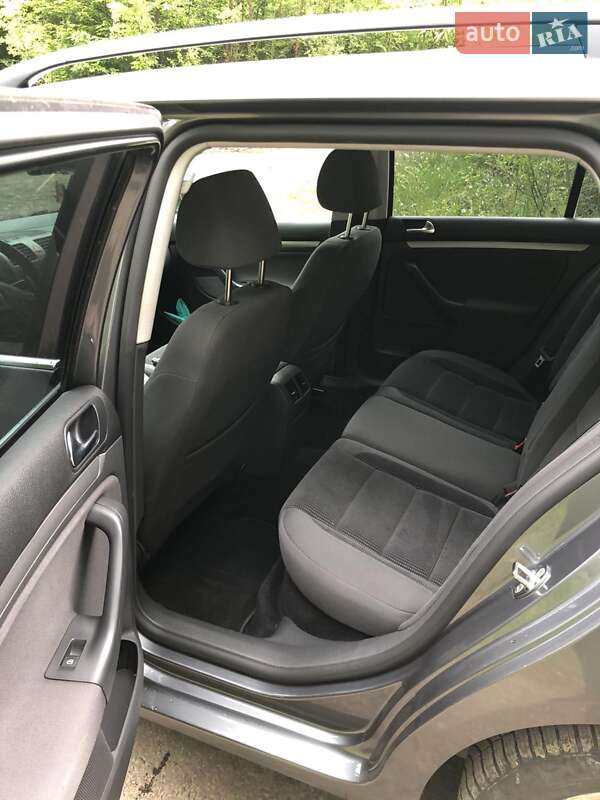 Універсал Volkswagen Golf 2009 в Ужгороді