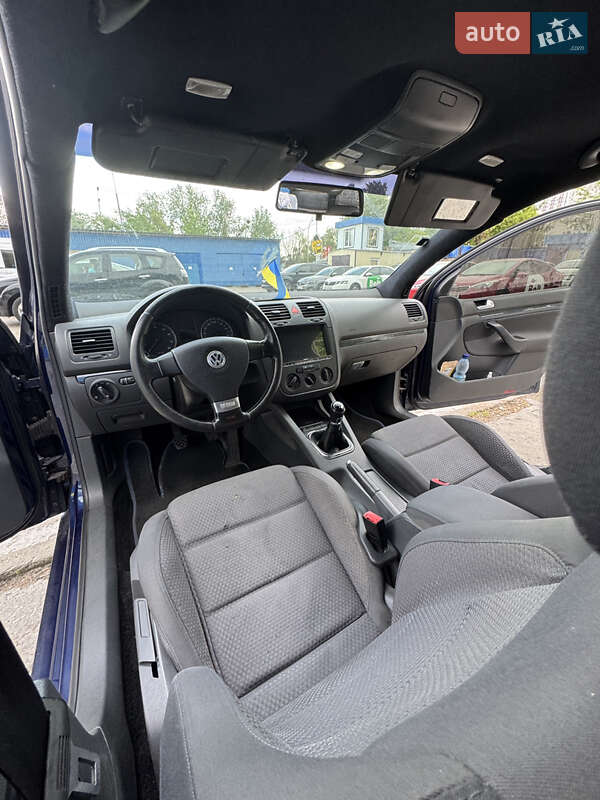 Хетчбек Volkswagen Golf 2006 в Києві