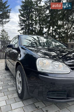 Хетчбек Volkswagen Golf 2004 в 