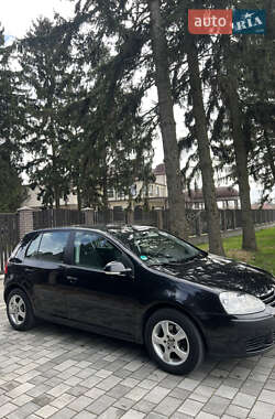 Хетчбек Volkswagen Golf 2004 в 