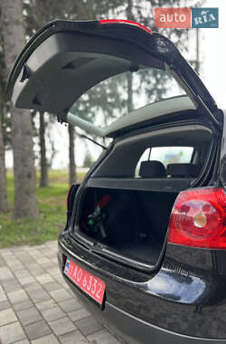 Хетчбек Volkswagen Golf 2004 в 