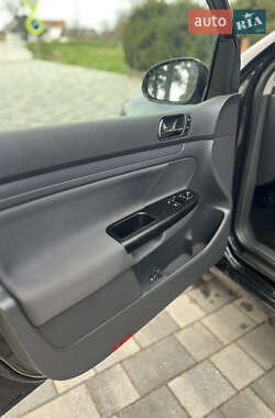 Хетчбек Volkswagen Golf 2004 в 