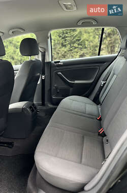 Хетчбек Volkswagen Golf 2004 в 