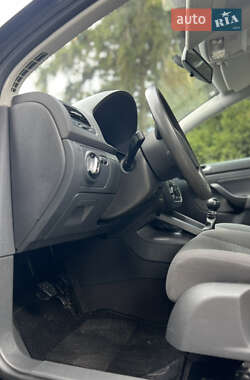 Хетчбек Volkswagen Golf 2004 в 