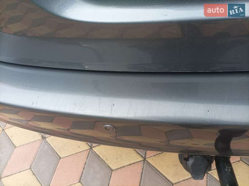 Універсал Volkswagen Golf 2011 в Лохвиці