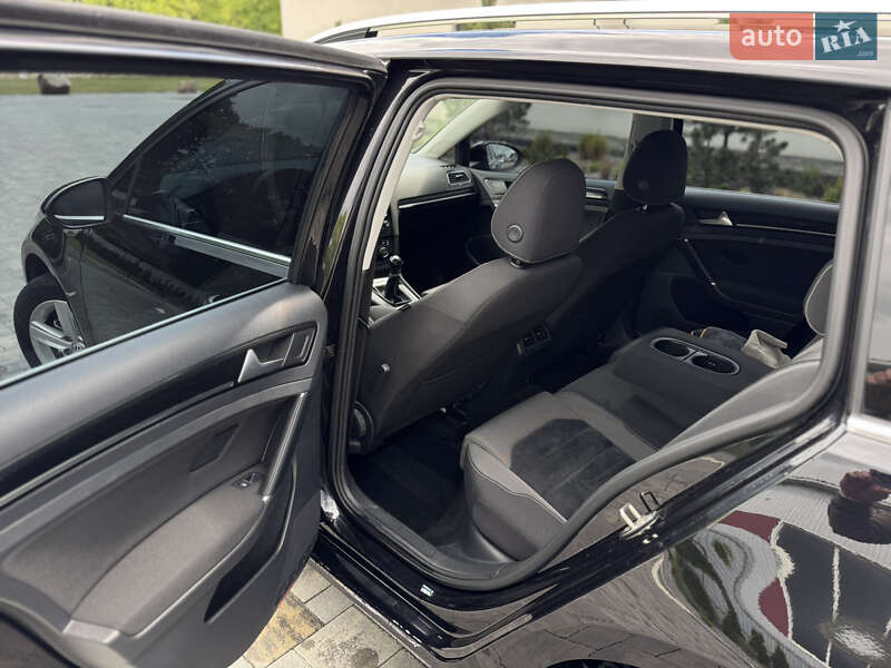Універсал Volkswagen Golf 2014 в Луцьку