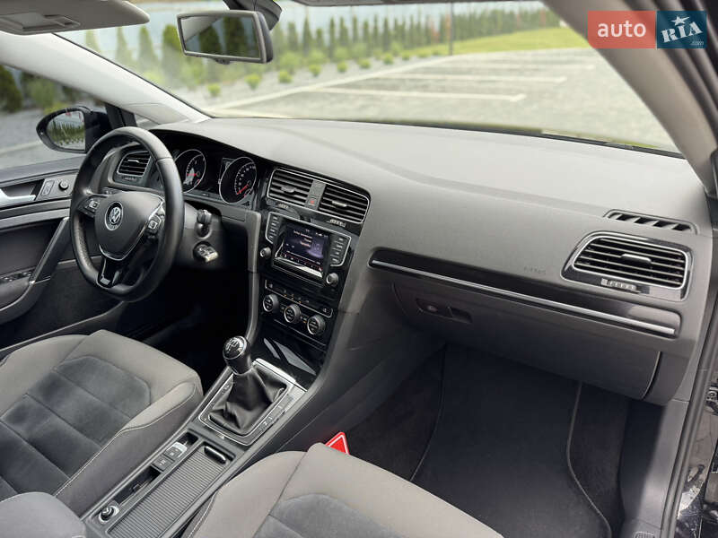 Універсал Volkswagen Golf 2014 в Луцьку