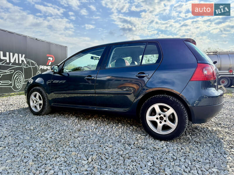 Хетчбек Volkswagen Golf 2006 в Чернівцях
