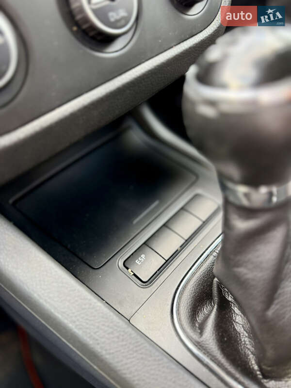 Хетчбек Volkswagen Golf 2006 в Чернівцях