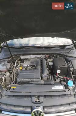 Хэтчбек Volkswagen Golf 2013 в 
